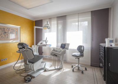 Behandlungszimmer in der Zahnarzt Praxis Frie in der Neuenkirchener Str. 2 in Gütersloh